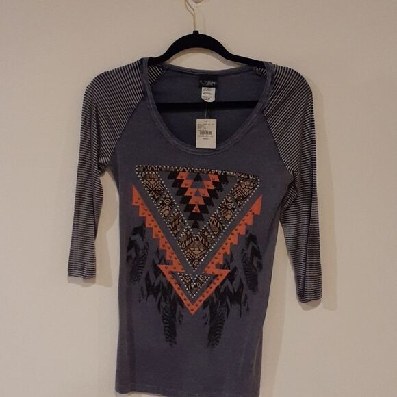 Daytrip Tops - Daytrip Southwest Style Pullover Size SM NWT